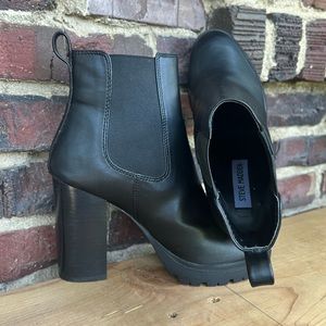 🔥 Steve Madden “Loopy” Boots Size 9